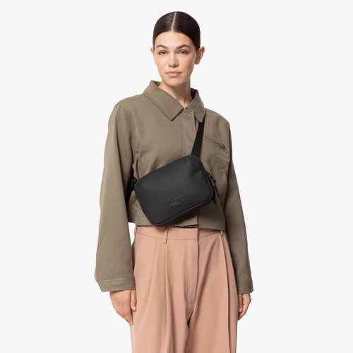 Eastpak- CNNCT F -Matt Black- övtáska (2,5L)
